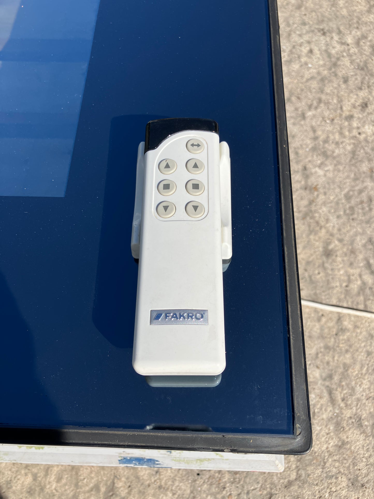 FAKRO Elektrisch platdakraam DU6 DEF Z-Wave 90 x 120 cm met regensensor