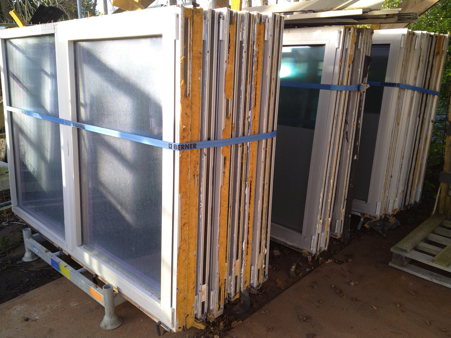 Aluminium raam 243*162.5 cm met 2 vleugels + 20 stuks! incl Jaloezieën en venstertablet