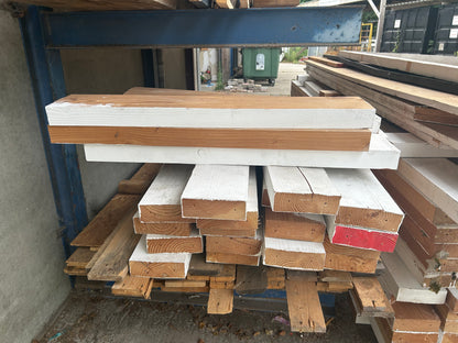 Korte Douglas balken 16,5 x 6,5 cm x 92 cm (deels wit geverfd)
